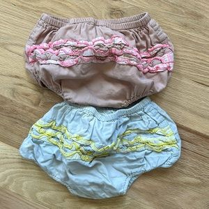 Ilovegorgeous set of two ruffly bloomers elastic waist, size 12 to 24 months